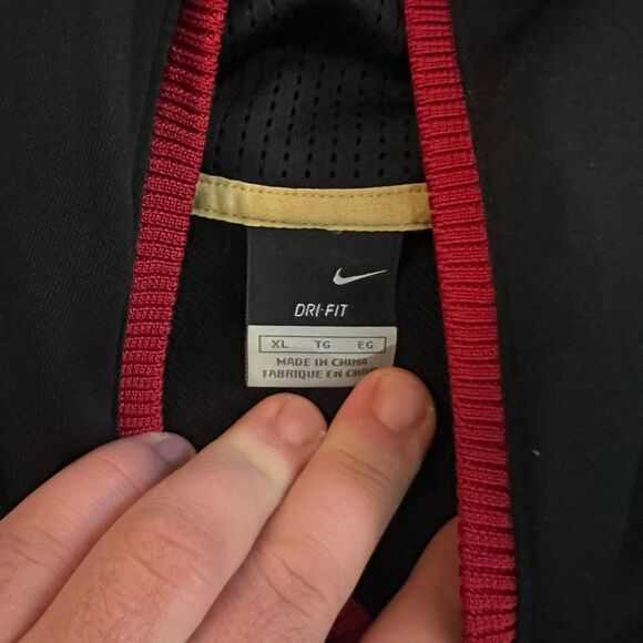 Nike Hoops Hoodie Black Red Gold - Picture 2 of 3